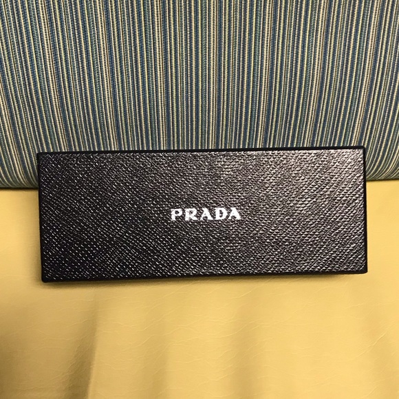 Prada Eyewear - Picture 6 of 8